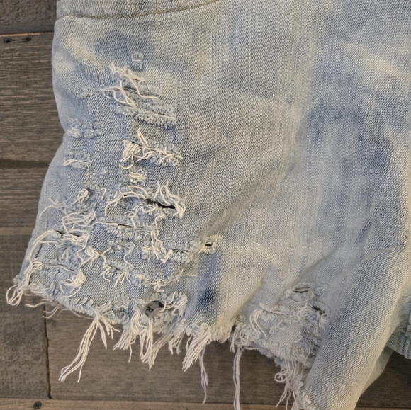 Reworked Rock & Republic Distressed Denium Jean Shorts Cut off Size 34 x 32 - Picture 4 of 8